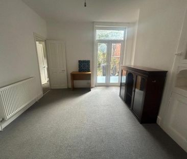 3 bedroom end of terrace house to rent - Photo 1