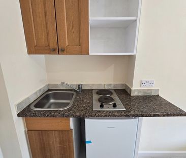 Studio Flat, Larkhall Lane, SW4 - Photo 4