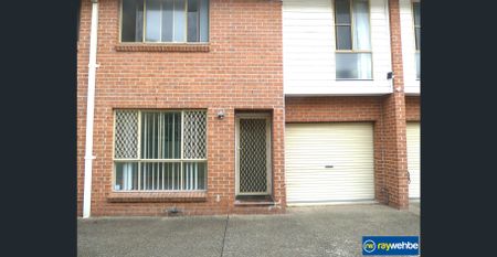 Spacious 3 Bedroom Townhouse in Parramatta - Photo 4