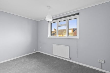 2 bedroom semi-detached house to rent - Photo 5