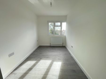 1 bed semi-detached house to rent in Headstone Drive, Harrow, HA1 - Photo 2