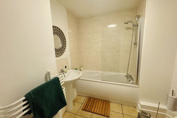 East Parade - Photo 1