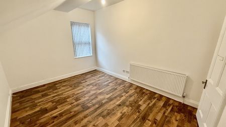 4 bedroom flat to rent - Photo 4