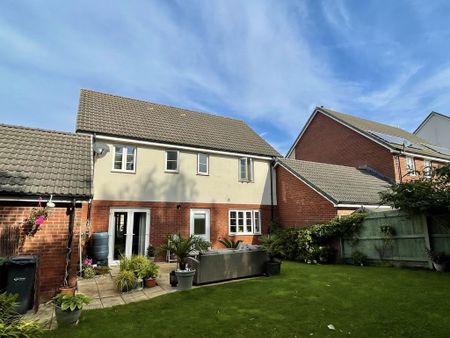4 bedroom link detached house to rent - Photo 4