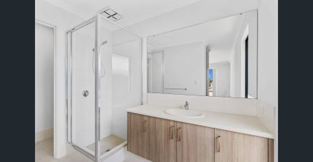 Spacious and Stylish 4-Bedroom Home Close to Shops, Schools and Parks - Photo 4