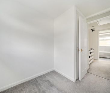 3 bedroom end of terrace house to rent - Photo 4