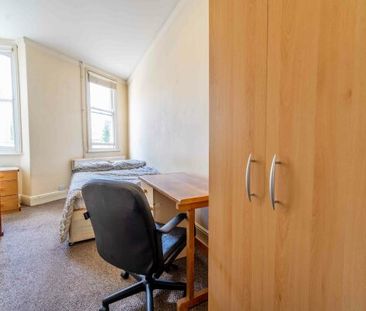 81A Gillygate - Photo 5