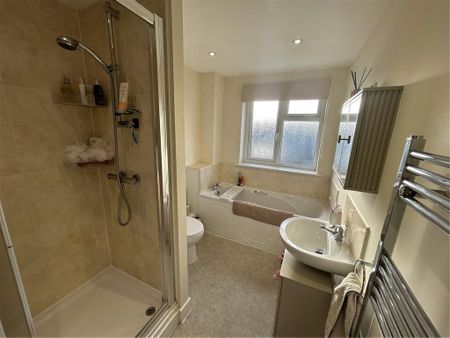 3 bedroom end of terrace house to rent - Photo 3