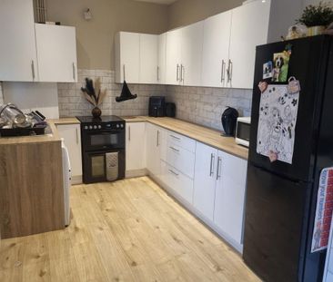 2 bedroom semi-detached house to rent - Photo 4