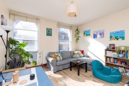 2 bedroom flat to rent - Photo 2