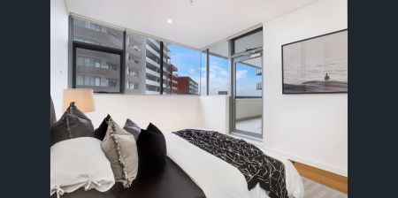 Spacious 1 Bedroom with Study Desk and Parking! - Photo 5