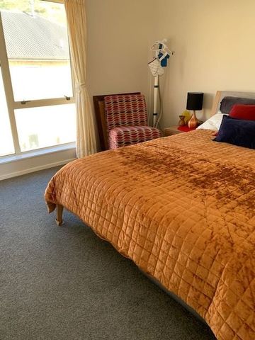 Warm modern 4 bedroom family home; all day sun - Photo 3