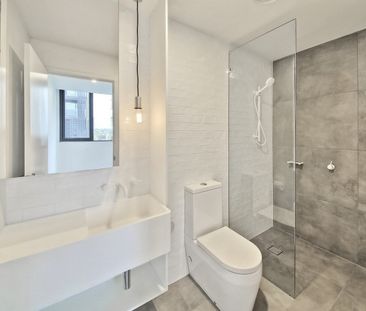 Generously Sized & Ultra Modern Apartment. - Photo 6