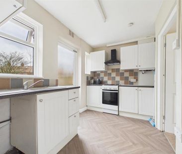 3 bedroom end of terrace house to rent - Photo 5