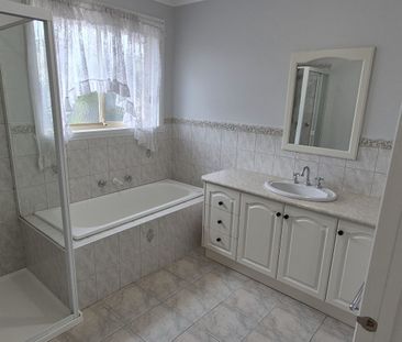 2/14 View St, St Albans, VIC 3021 - Photo 4