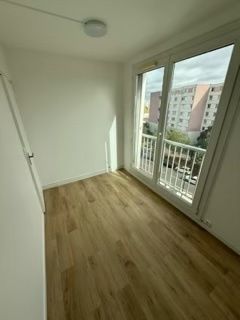 Location Appartement 4 pièces 70m² ST DENIS 93200 - Photo 3