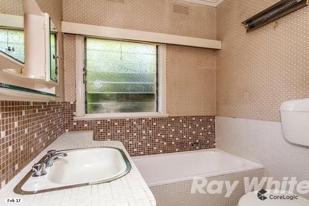 16 Creek Road, MITCHAM - Photo 4