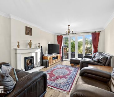 5 bedroom detached house to rent - Photo 3