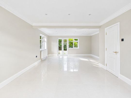 Cheyne Close, Gerrards Cross, Buckinghamshire,SL9 - Photo 1