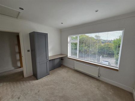 3 bedroom detached bungalow to rent - Photo 2