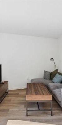 PET WELCOM-AVAILABLE NOW - FURNISHED 1 BEDROOM @ 210 E 5th Ave - Photo 1