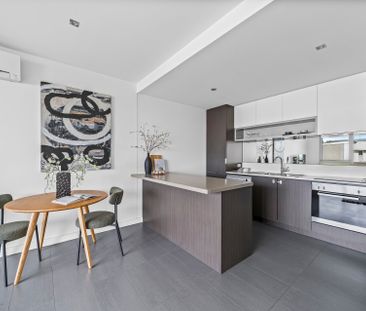 Stylish Apartment Living in a Prime Lifestyle Location - Photo 3