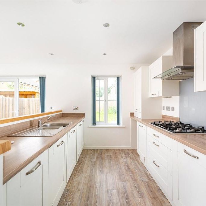 4 bedroom detached house to rent - Photo 1