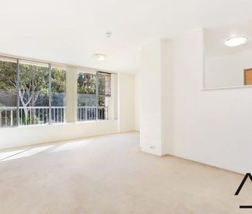 Conveniently Located One Bedroom Apartment - Photo 2