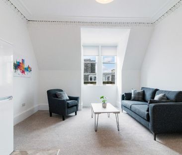 1 bedroom in a flat share to rent - Photo 2