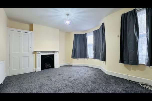 3 Bed Terraced House, Strone Road, E12 - Photo 1
