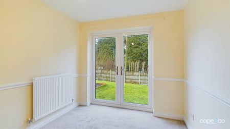 4 bedroom detached house to rent - Photo 4