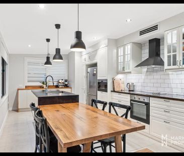 “MODERN 4-BED RESIDENCE IN SALISBURY: A PERFECT BLEAND OF STYLE AND... - Photo 2