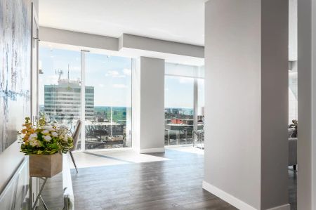 Encore Tower — 1500 - 2 Bed 2 Bath - Photo 3