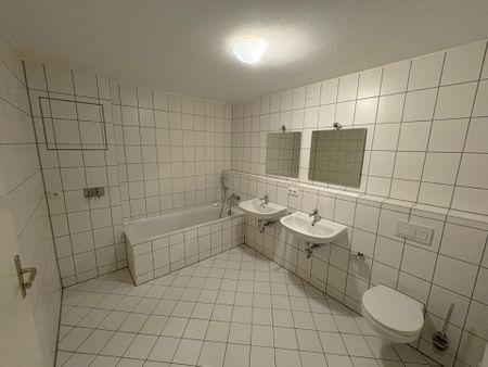 Mietwohnung in Ingolstadt - Großzügig geschnittene Wohnung mit neuen Böden wartet auf Sie! - Foto 3
