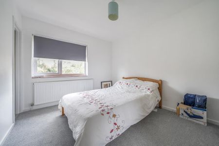 4 bedroom semi-detached house to rent - Photo 5