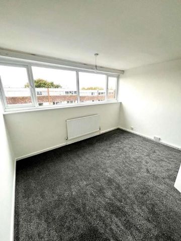 Merton Close, Oldbury, B68 - Photo 2