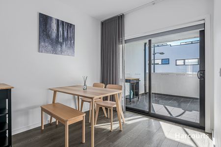 Modern and Stylish 3 Bedroom Home - Fully Furnished - Photo 4