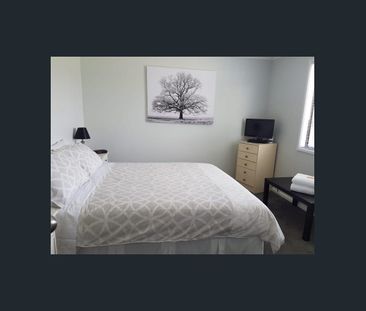 This charming hidden gem is sure to impress! - Photo 5