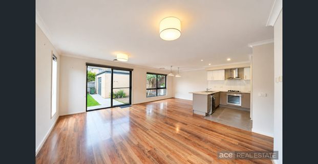 Splendid opportunity for inspired family living! - Photo 1