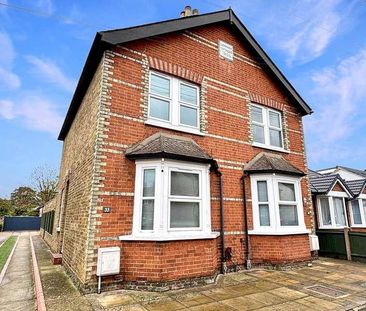 Glebe Road, Egham, TW20 - Photo 1