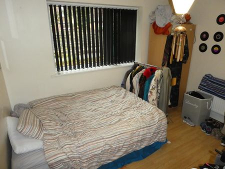 6 bedroom semi-detached house to rent - Photo 2