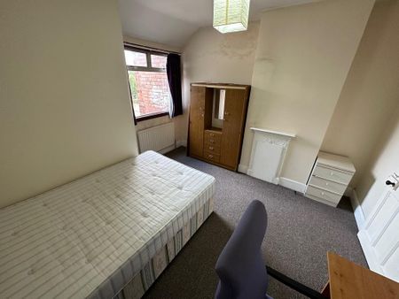 5 bedroom terraced house to rent - Photo 4