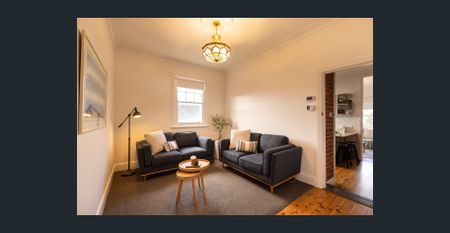 Classic Charm with Modern Comfort – Central Albury - Photo 2