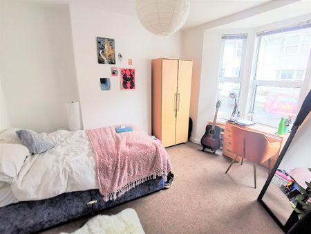 6 Bed Terraced House, Argyle Road, BN1 - Photo 3