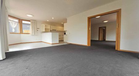 Spacious4 Bedroom home in Prime Riccarton Location - Photo 4