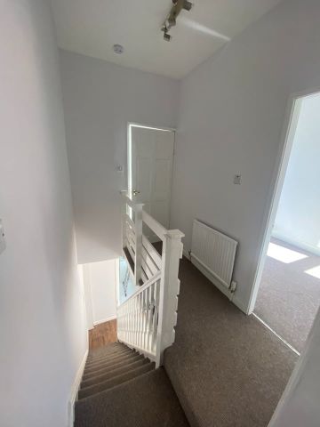 2 Bed Terraced House, Kingsford Street, M5 - Photo 4