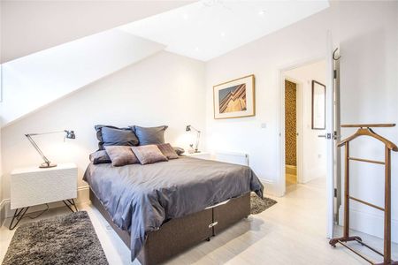 A beautifully presented two bedroom duplex apartment located in the village area of Tunbridge Wells. - Photo 2