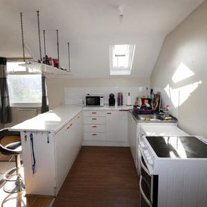 West Wycombe Road, High Wycombe - Photo 2