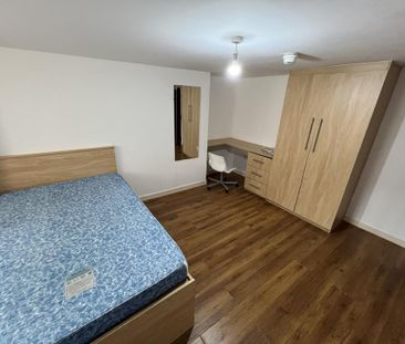 8 bedroom semi-detached house to rent - Photo 5