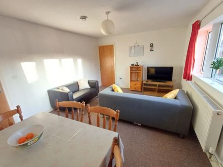 5 bedroom semi-detached house to rent - Photo 2